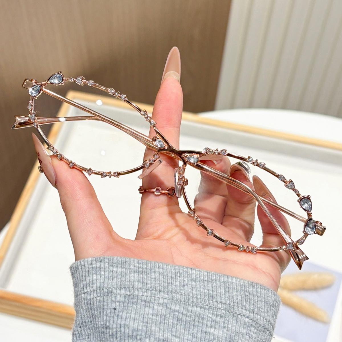 European and American retro fashion men s and women s anti blue light glasses trend versatile for watching TV, computers, and mo
European and American retro fashion men s and women s anti blue light glasses trend versatile for watching TV, computers, and mo