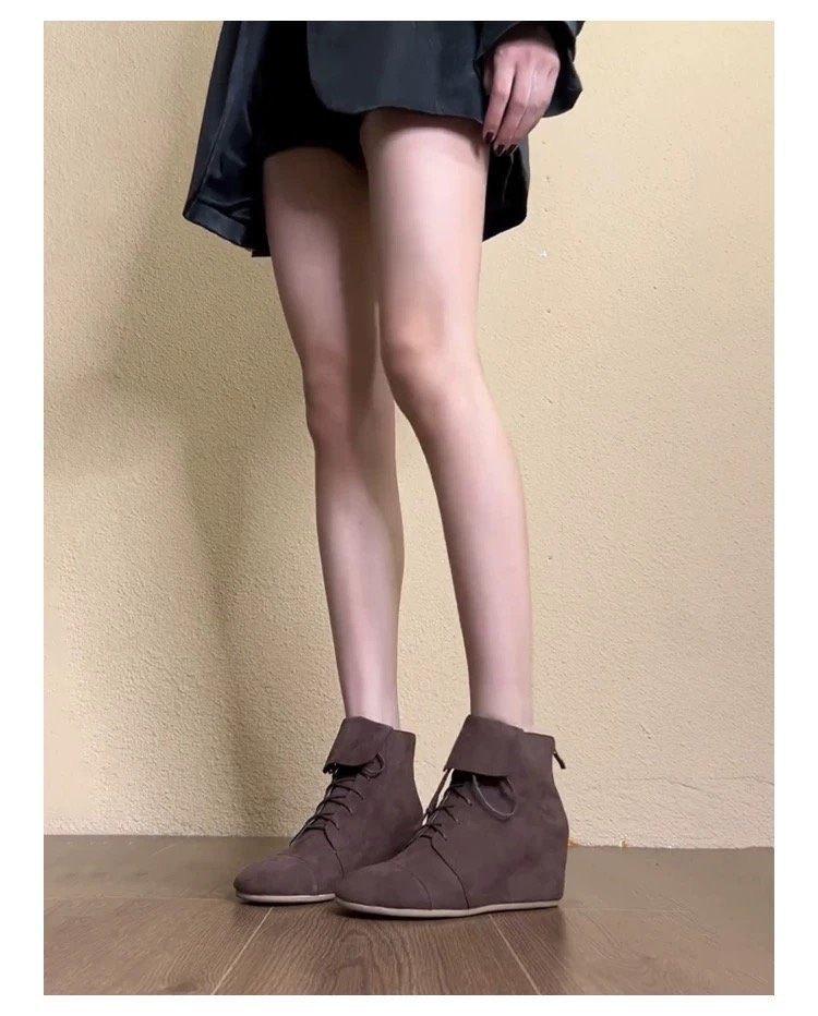 Niche lace-up Martin boots women s small inner height-increasing round head suede rear zipper fashion boots 40 коричневий
Niche lace-up Martin boots women s small inner height-increasing round head suede rear zipper fashion boots 40 коричневий