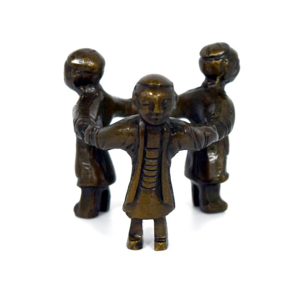 Tea Ceremony Utensils Lid Rest Three Dolls (Mitsuningyo) Three Karako Dolls Seven Types of Lid Rests
Tea Ceremony Utensils Lid Rest Three Dolls (Mitsuningyo) Three Karako Dolls Seven Types of Lid Rests