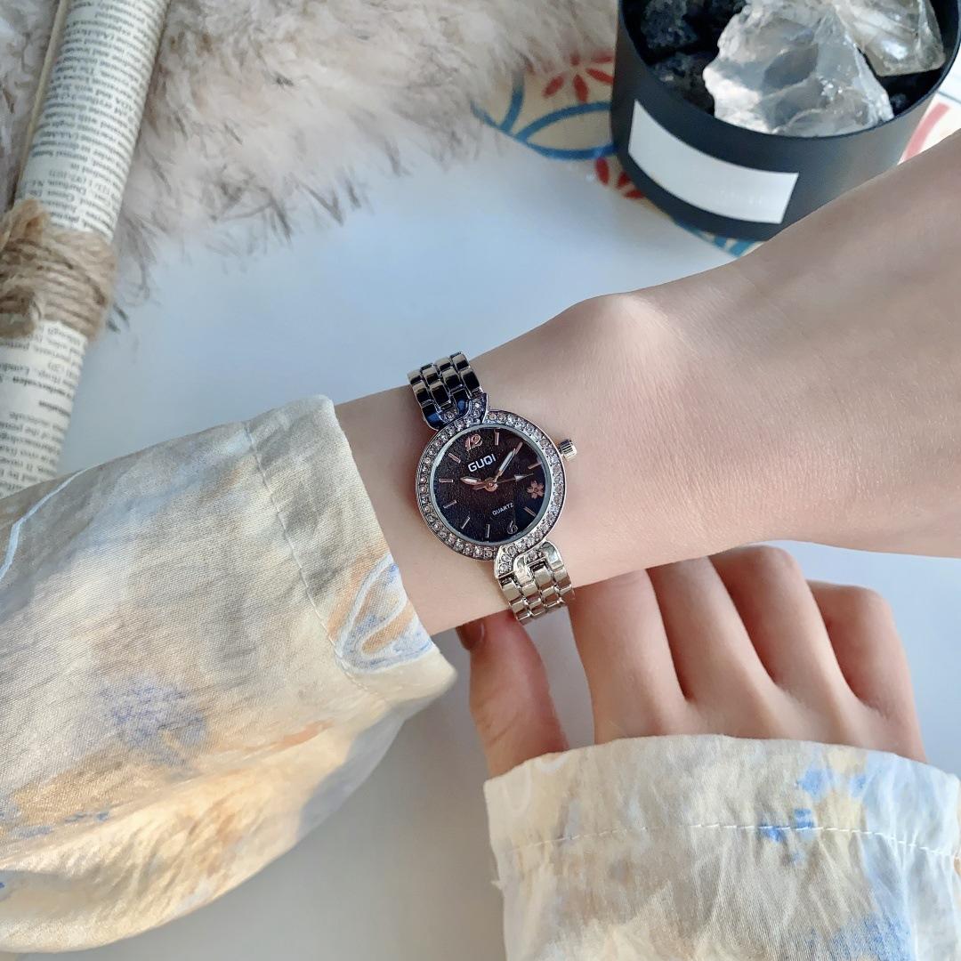 Ретро Золотые Женские Часы Простые Роскошные Часы с Кварцевым Механизмом и Цепочкой, Инкрустированные Бриллиантами, Темпераментные Средние Антикварные Часы с Маленьким Циферблатом Женские
Ретро Золотые Женские Часы Простые Роскошные Часы с Кварцевым Механизмом и Цепочкой, Инкрустированные Бриллиантами, Темпераментные Средние Антикварные Часы с Маленьким Циферблатом Женские