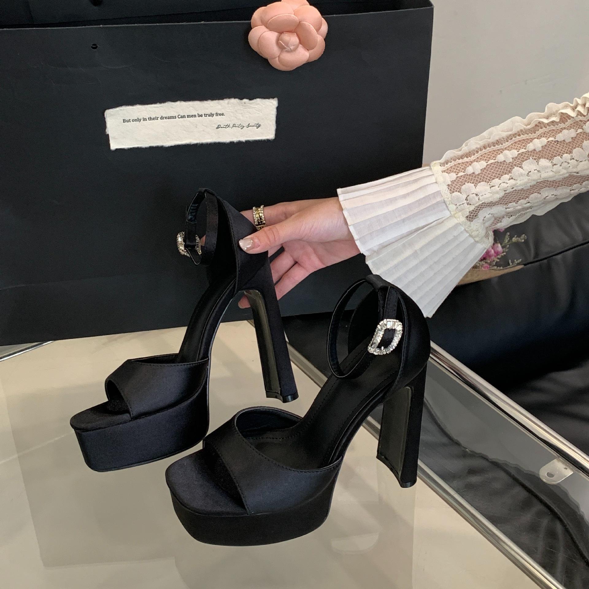 Runway Style Black High Heels Platform Sandals For Women Cozy Silk Square Toe Buckle Strap Lady Party Dress Shoes Size 40 35 чорний
Runway Style Black High Heels Platform Sandals For Women Cozy Silk Square Toe Buckle Strap Lady Party Dress Shoes Size 40 35 чорний