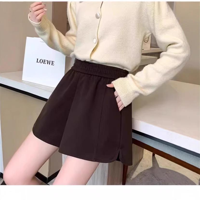 Women s High Waist Woolen A-Line Shorts - Autumn/Winter, Petite Loose Fit, Wide-Leg, Casual Black Booty Shorts S
Women s High Waist Woolen A-Line Shorts - Autumn/Winter, Petite Loose Fit, Wide-Leg, Casual Black Booty Shorts S