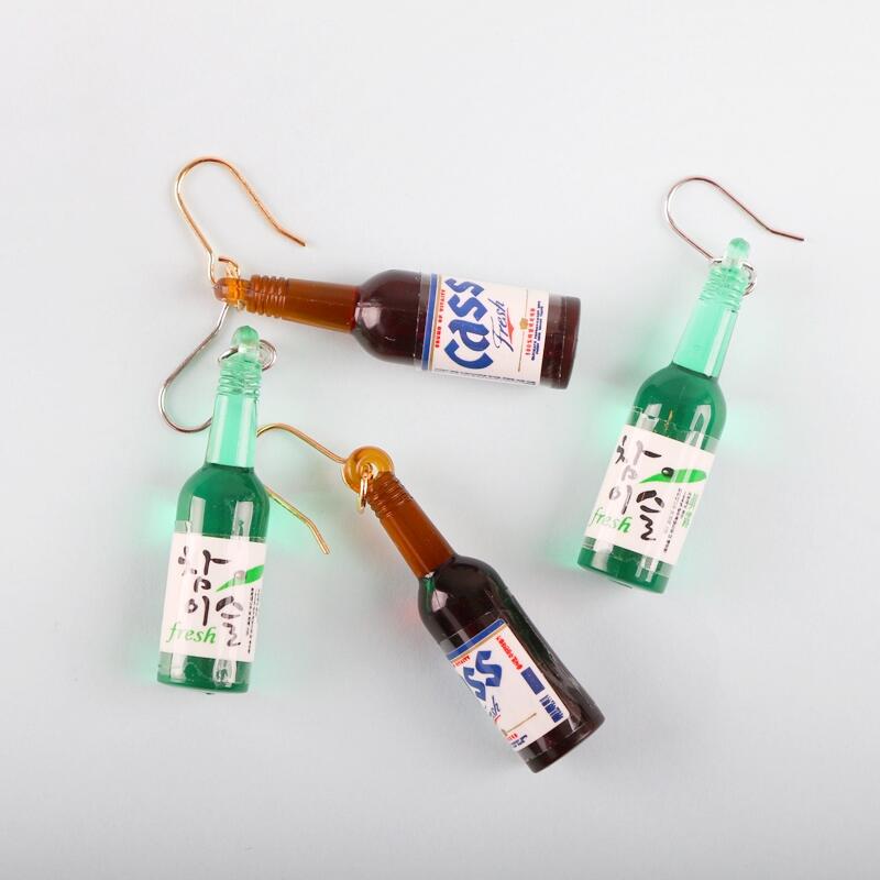Сережки-сережки Soju & Beer Inssa Предмет для вечірки з напоями Chamisul Cass Inssa Soju earrings
Сережки-сережки Soju & Beer Inssa Предмет для вечірки з напоями Chamisul Cass Inssa Soju earrings