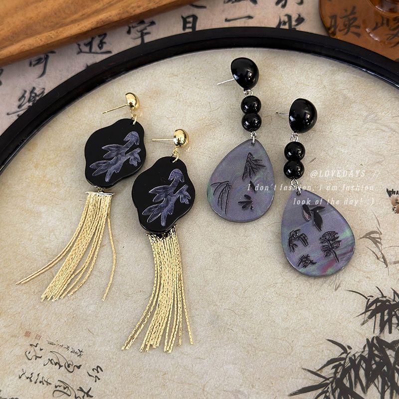 2024 Black Seashell Dangle Earrings: Unique Chinese-Inspired Ancient Style 
2024 Black Seashell Dangle Earrings: Unique Chinese-Inspired Ancient Style