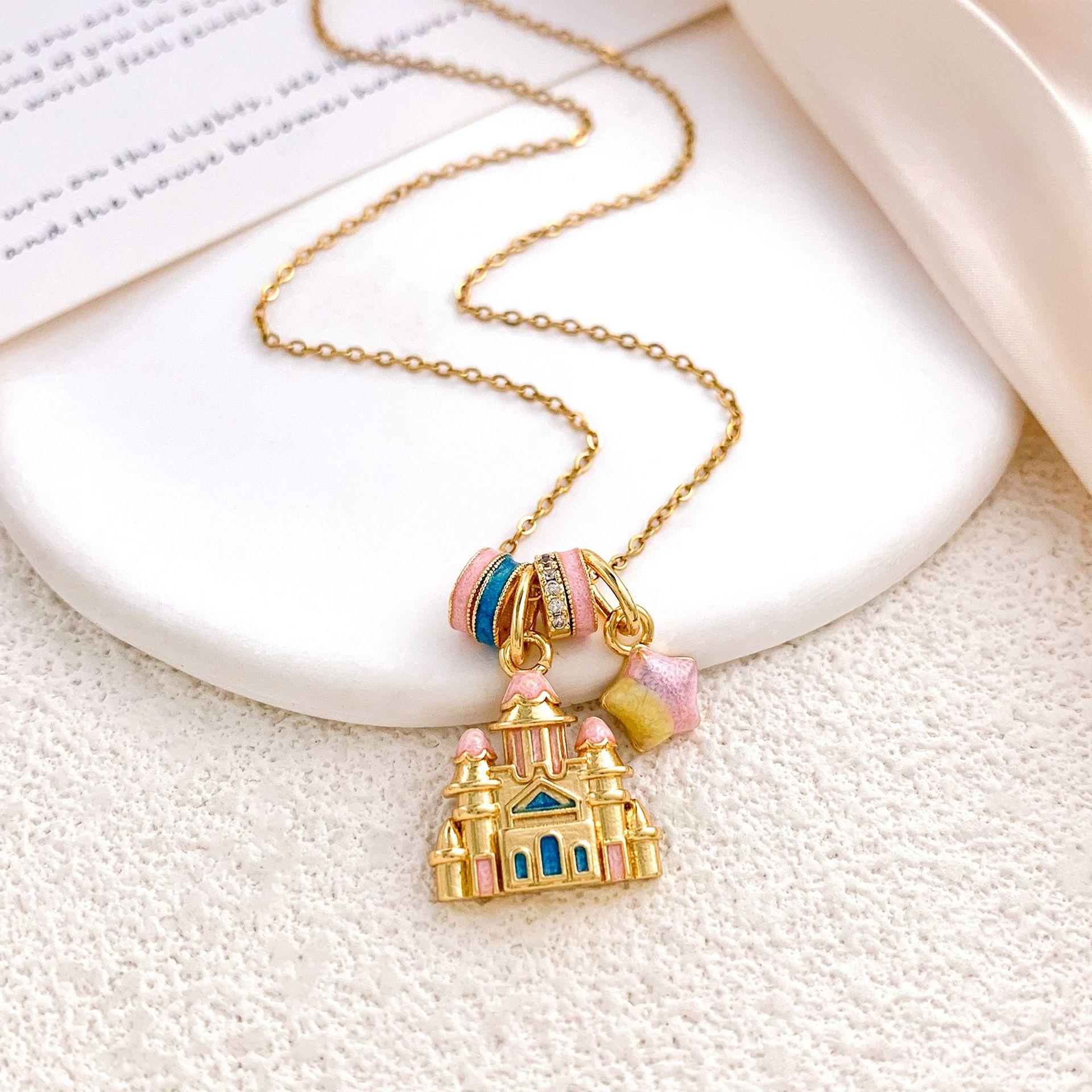 New Dopamine Little Pegasus Necklace Female Carousel Fashion Sense Clavicle Chain.
New Dopamine Little Pegasus Necklace Female Carousel Fashion Sense Clavicle Chain.