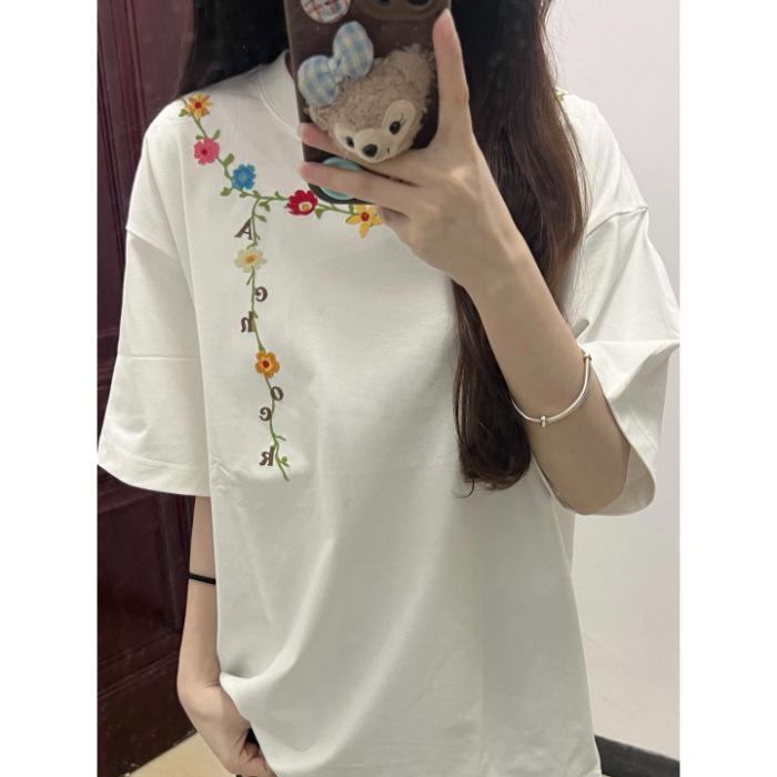 Женская модная футболка с коротким рукавом из чистого хлопка – Приталенный силуэт, Дизайн в национальном стиле, Удобный круглый вырез L белый
Женская модная футболка с коротким рукавом из чистого хлопка – Приталенный силуэт, Дизайн в национальном стиле, Удобный круглый вырез L белый