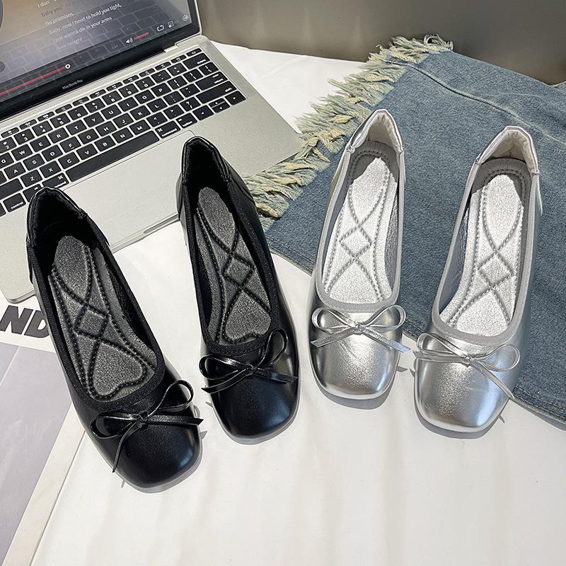 Silver single shoes women s 2024 new French gentle wind ballet Mary Jane women s shoes with skirt small leather shoes flat shoes 35
Silver single shoes women s 2024 new French gentle wind ballet Mary Jane women s shoes with skirt small leather shoes flat shoes 35