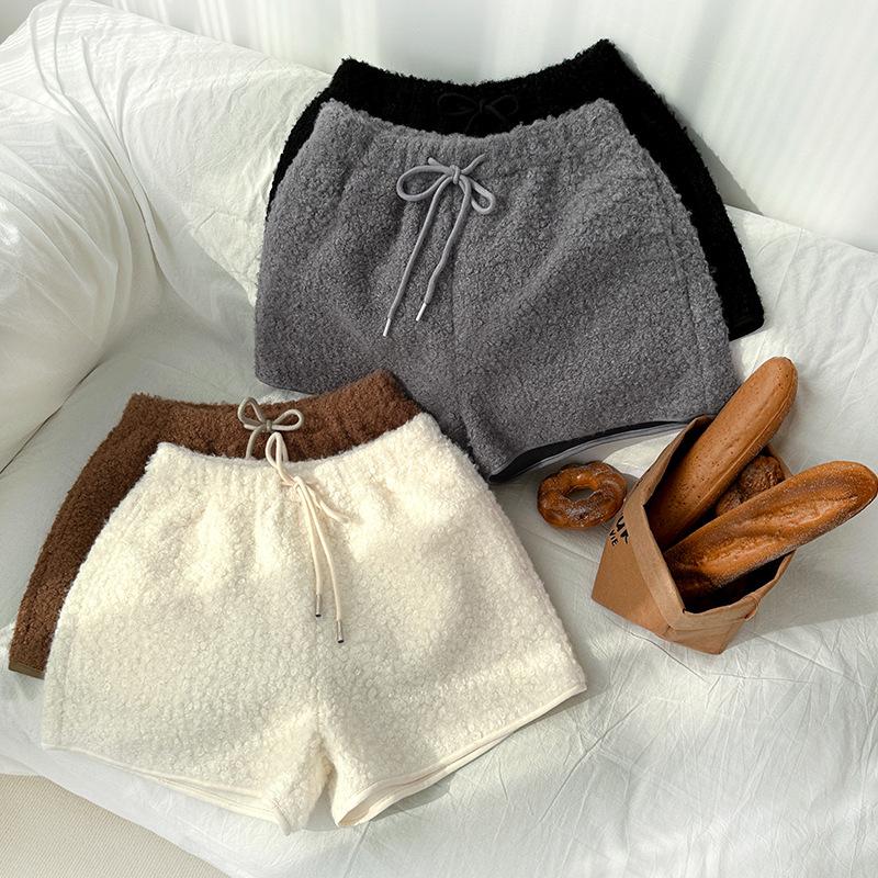 Elastic Waist Lamb Velvet Casual Pants for Women In Winter Small Thickened Fluffy Wide-leg Shorts S
Elastic Waist Lamb Velvet Casual Pants for Women In Winter Small Thickened Fluffy Wide-leg Shorts S