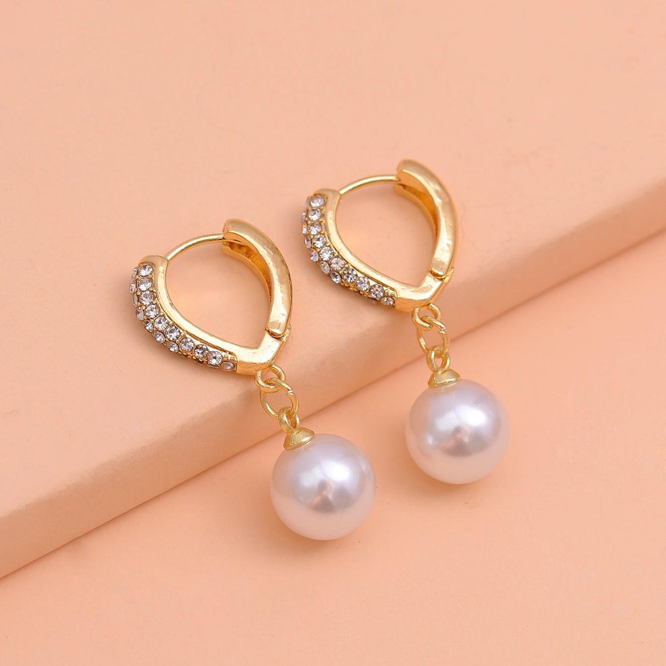 Минималистская пряжка для ушей в форме сердца с жемчужными шипами и бриллиантами