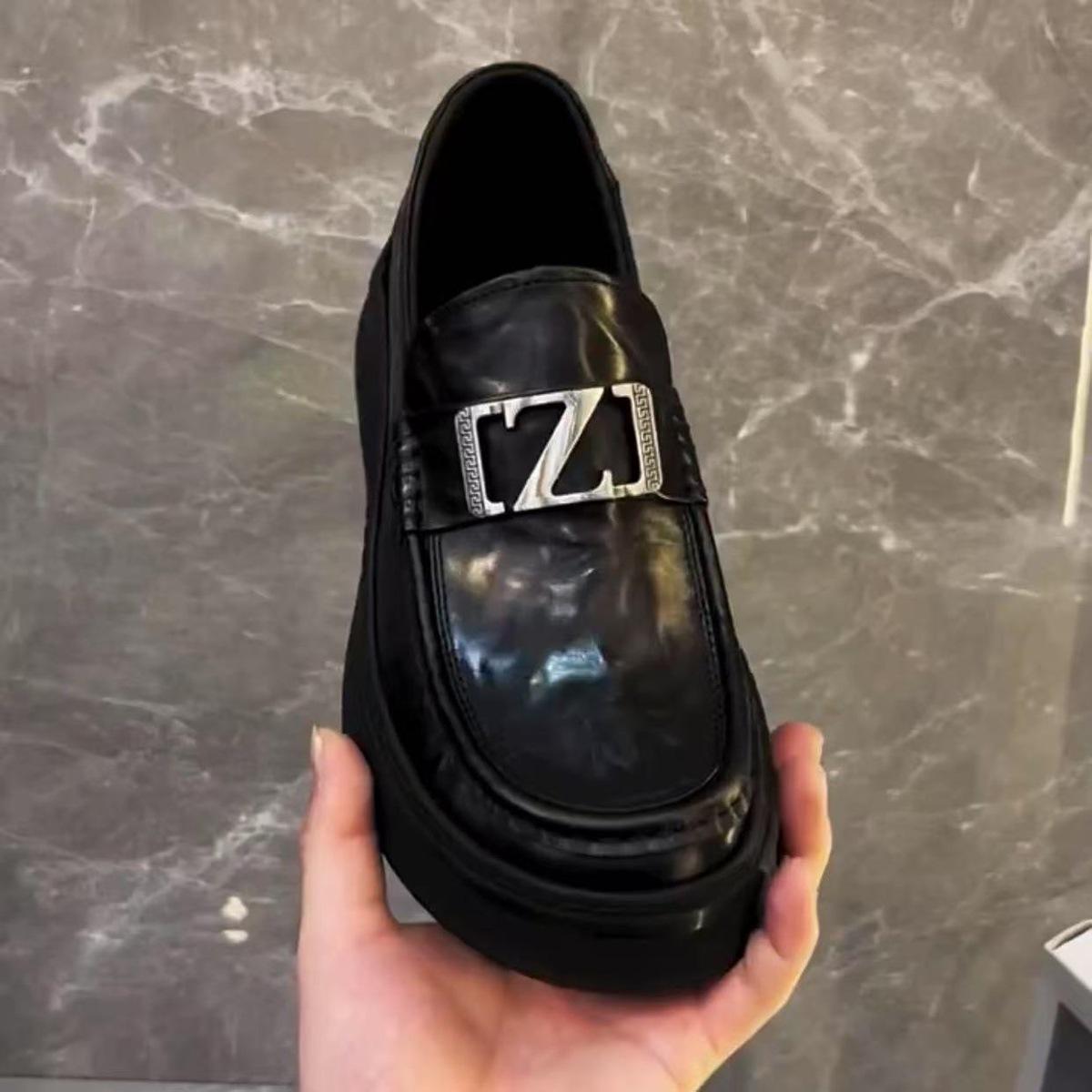 Men s shoes 2025 new leather business dress shoes fashion casual shoes one pedal loafers versatile Doudou shoes 44
Men s shoes 2025 new leather business dress shoes fashion casual shoes one pedal loafers versatile Doudou shoes 44