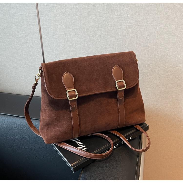 Жіноча однотонна сумка великої ємності через плече 2024, нова модна корейська версія, портфель, універсальна сумка через плече темно-коричневого кольору
Жіноча однотонна сумка великої ємності через плече 2024, нова модна корейська версія, портфель, універсальна сумка через плече темно-коричневого кольору