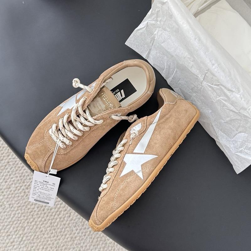 Autumn and winter new speed marathon retro old leather stars small dirty shoes inner height increase casual women s shoes 35
Autumn and winter new speed marathon retro old leather stars small dirty shoes inner height increase casual women s shoes 35