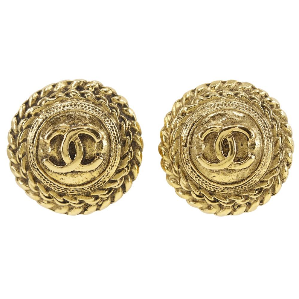 CHANEL COCO Mark Earring vintage Plated Gold 23.8g Women Used
CHANEL COCO Mark Earring vintage Plated Gold 23.8g Women Used