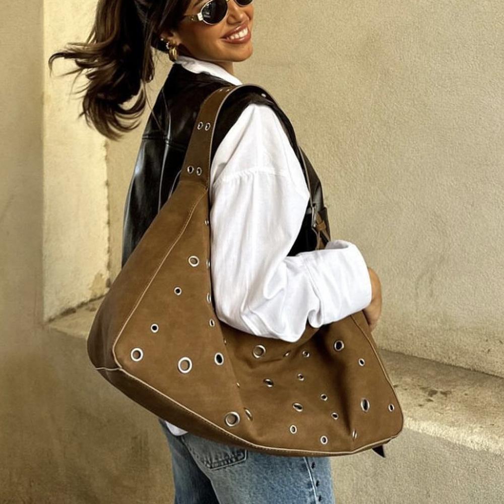 Spanish Niche Design Rivet Shoulder Bag Large 2025 New Imitation Deerskin Velvet Hollow Hand светло-коричневого
Spanish Niche Design Rivet Shoulder Bag Large 2025 New Imitation Deerskin Velvet Hollow Hand светло-коричневого