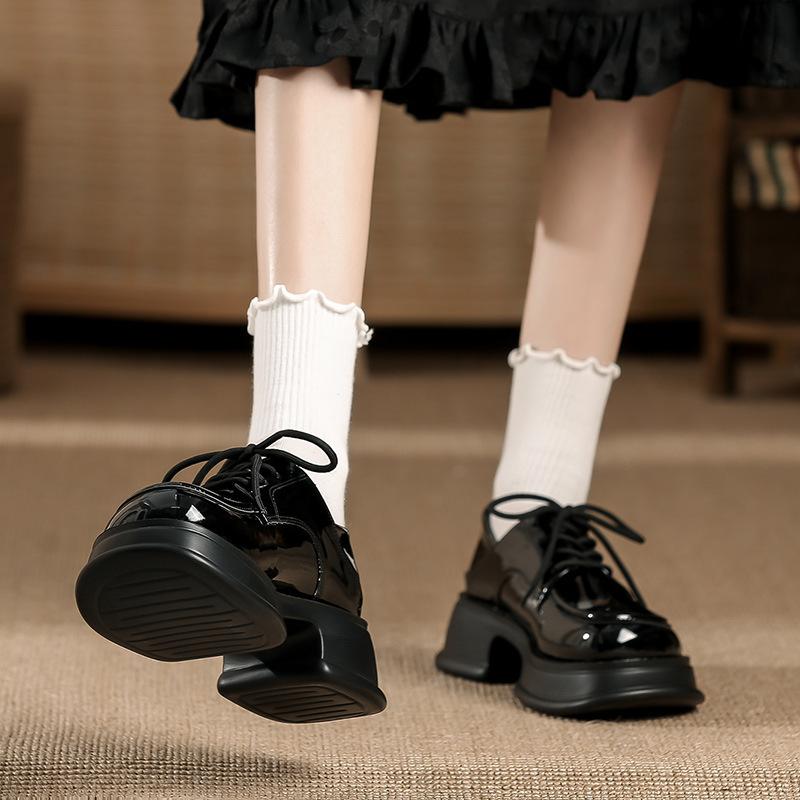 New Retro Black Single Shoes Women s Autumn Round Head Lace-up All-match Thick-soled British Style Small Leather Shoes
New Retro Black Single Shoes Women s Autumn Round Head Lace-up All-match Thick-soled British Style Small Leather Shoes