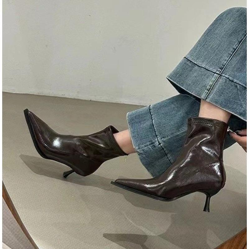 Модная женская сексуальная обувь на щиколотке с острым носком, винтажная, осенняя, новая модная обувь на высоком каблуке, из лакированной кожи, облегающие ботильоны, женские коричневые короткие ботильоны 40 коричневый
Модная женская сексуальная обувь на щиколотке с острым носком, винтажная, осенняя, новая модная обувь на высоком каблуке, из лакированной кожи, облегающие ботильоны, женские коричневые короткие ботильоны 40 коричневый