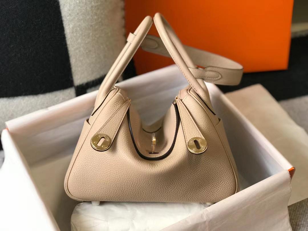 Сумка Lindi из натуральной кожи с узором личи, 26 см, с этикеткой, женская сумка Linda, модная классическая аптечка для женщин 26x15x20cm
Сумка Lindi из натуральной кожи с узором личи, 26 см, с этикеткой, женская сумка Linda, модная классическая аптечка для женщин 26x15x20cm