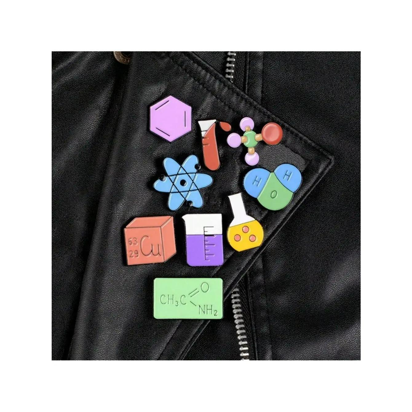 9pcsNew Creative Chemical Series Brooch Beaker element molecular alloy brooch emblem backpack clothing accessories birthday gift
9pcsNew Creative Chemical Series Brooch Beaker element molecular alloy brooch emblem backpack clothing accessories birthday gift