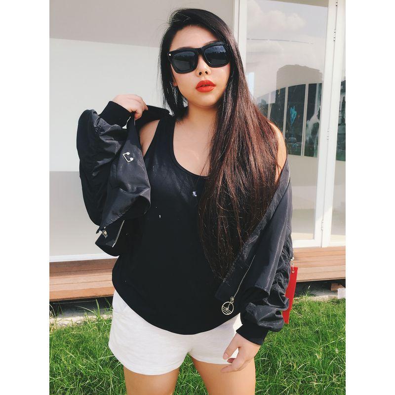 Tri-Fold Fashion High Street Brand Self-Retained Mesh Lining Stylish Loose Baseball Jacket Short Coat Black S
Tri-Fold Fashion High Street Brand Self-Retained Mesh Lining Stylish Loose Baseball Jacket Short Coat Black S