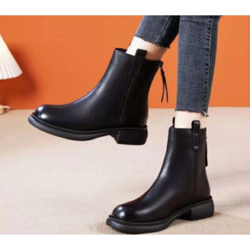 Soft leather women s shoes 2025 autumn and winter new British retro rear zipper thick heel boots Martin boots thin boots women s short boots 40 чёрный
Soft leather women s shoes 2025 autumn and winter new British retro rear zipper thick heel boots Martin boots thin boots women s short boots 40 чёрный