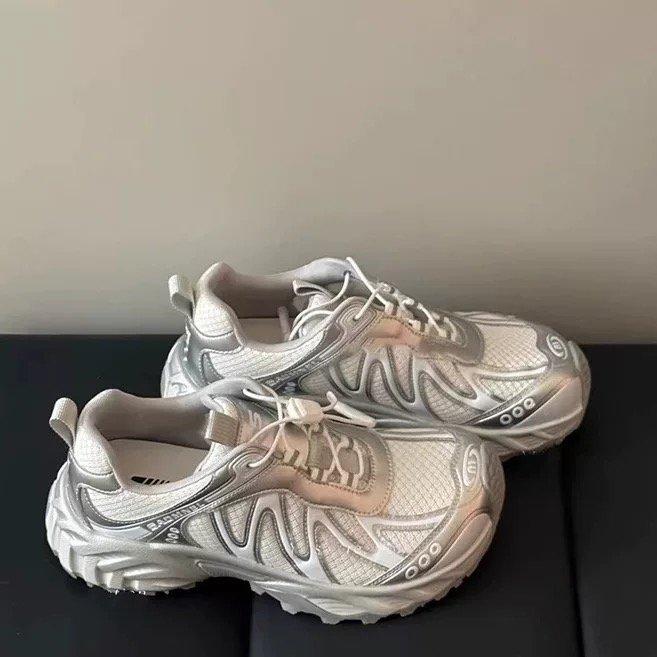 Кожаные кроссовки с кривой подошвой, ультралегкие, спортивные, лето 2025, новинка, тонкая сетка, дышащие, для хайкинга, для улицы, повседневные, трендовые 40 серебряный
Кожаные кроссовки с кривой подошвой, ультралегкие, спортивные, лето 2025, новинка, тонкая сетка, дышащие, для хайкинга, для улицы, повседневные, трендовые 40 серебряный