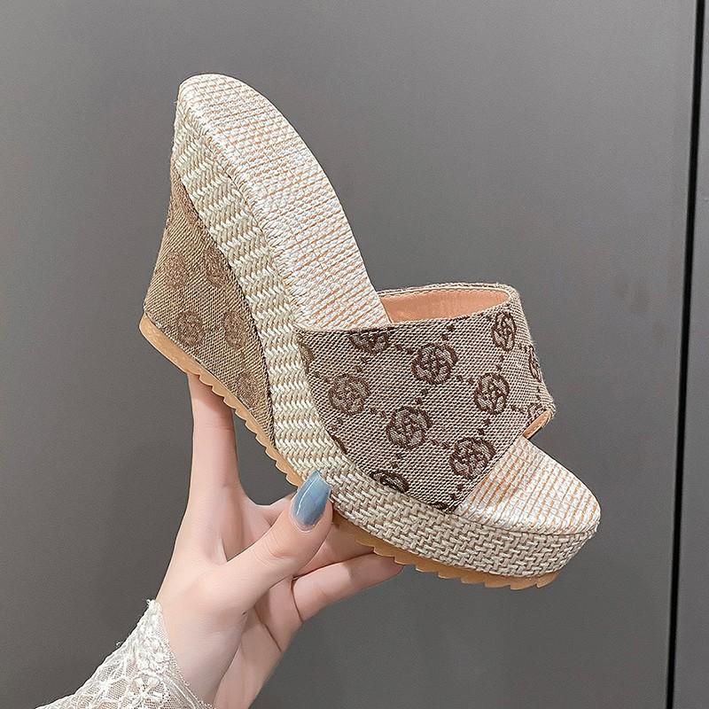 2025 summer new slope heel slippers European and American casual cool slippers summer wear thick-soled lightweight slippers women 42 хаки
2025 summer new slope heel slippers European and American casual cool slippers summer wear thick-soled lightweight slippers women 42 хаки