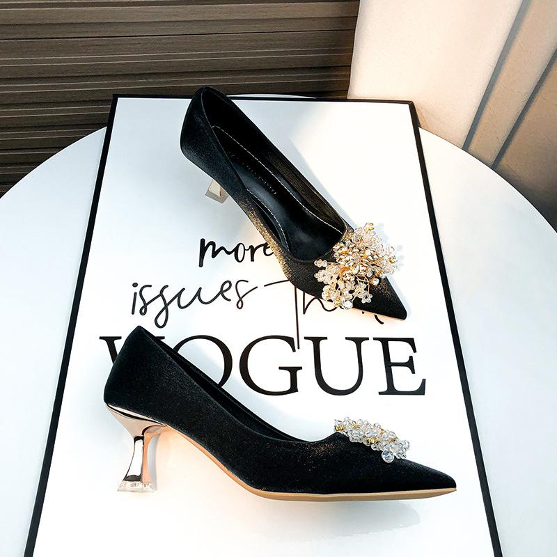 -A red wedding shoes bridal shoes Hexiu wedding dress two wear new autumn and summer crystal satin 34
-A red wedding shoes bridal shoes Hexiu wedding dress two wear new autumn and summer crystal satin 34