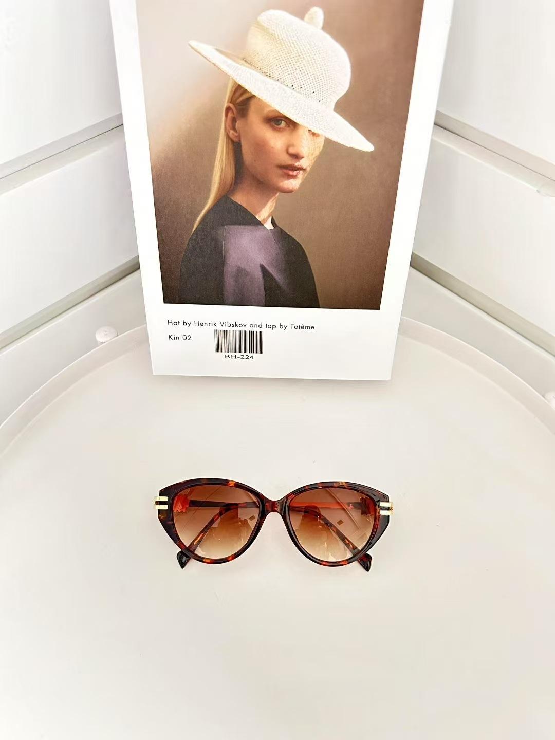 European American Style Sun Glasses for Woman Cat Eye Shape Anti-glare Men Sunglasses Vintage Style Designer Sunglass Women
European American Style Sun Glasses for Woman Cat Eye Shape Anti-glare Men Sunglasses Vintage Style Designer Sunglass Women
