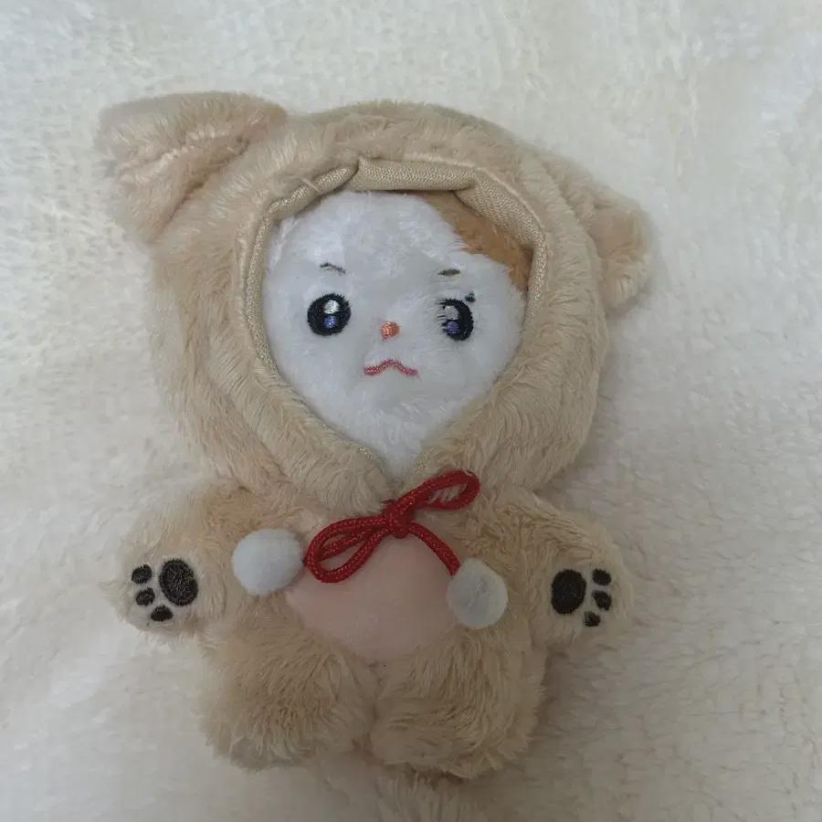 Меня зовут Кончи, я кукла ростом 10 см со звездой на двери.
Меня зовут Кончи, я кукла ростом 10 см со звездой на двери.