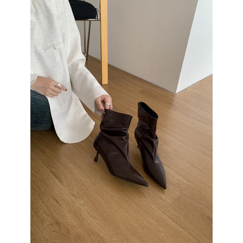 Белые остроносые ботильоны на высоком каблуке женские ботинки 2025 новая осень и зима с юбкой тонкие ботинки французские короткие ботинки 39
Белые остроносые ботильоны на высоком каблуке женские ботинки 2025 новая осень и зима с юбкой тонкие ботинки французские короткие ботинки 39