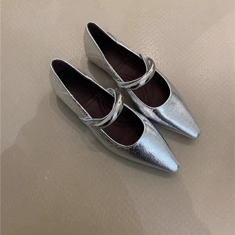 Niche sense of design Mary Jane gentle metal buckle pointed shallow mouth soft leather commuter shoes 35
Niche sense of design Mary Jane gentle metal buckle pointed shallow mouth soft leather commuter shoes 35