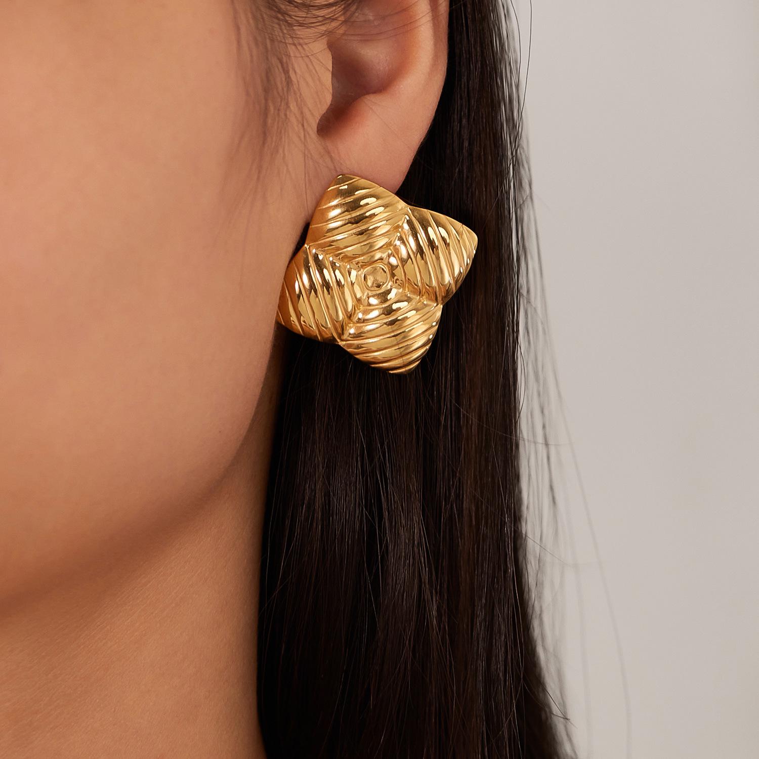 European & American Titanium Steel Square Earrings: Stylish Women s Gold-Plated Jewelry
European & American Titanium Steel Square Earrings: Stylish Women s Gold-Plated Jewelry