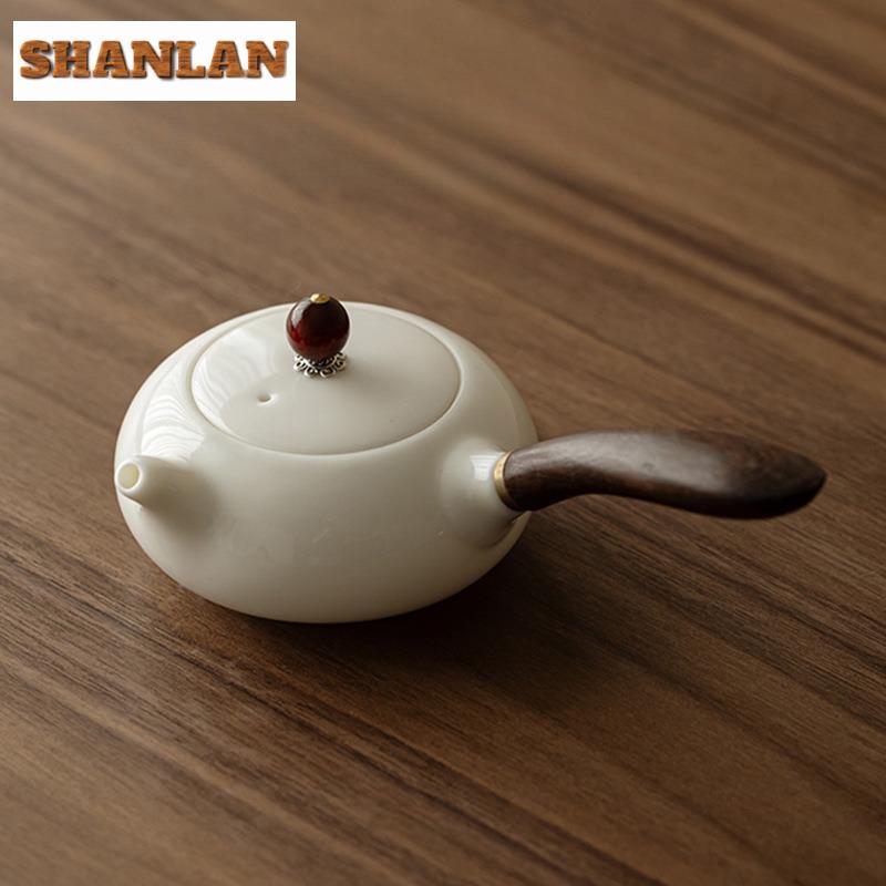 Sheep Fat Jade Porcelain Wooden Side Handle Teapot Retro Tea Infuser Pot Tea Making Kettle With Ball Hole Drinkware Gift Supplie
Sheep Fat Jade Porcelain Wooden Side Handle Teapot Retro Tea Infuser Pot Tea Making Kettle With Ball Hole Drinkware Gift Supplie