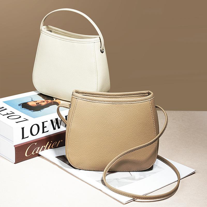 2025 autumn and winter small bag women s new trendy and versatile ins texture messenger bag, high-end first-layer cowhide small square bag
2025 autumn and winter small bag women s new trendy and versatile ins texture messenger bag, high-end first-layer cowhide small square bag