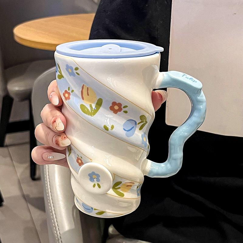 Маленькая свежая керамическая повседневная чашка с крышкой, большой емкости и с высоким внешним видом, кружка для девочек, стакан для холодных напитков, высокая чашка, чашка для молочного чая 480ml
Маленькая свежая керамическая повседневная чашка с крышкой, большой емкости и с высоким внешним видом, кружка для девочек, стакан для холодных напитков, высокая чашка, чашка для молочного чая 480ml