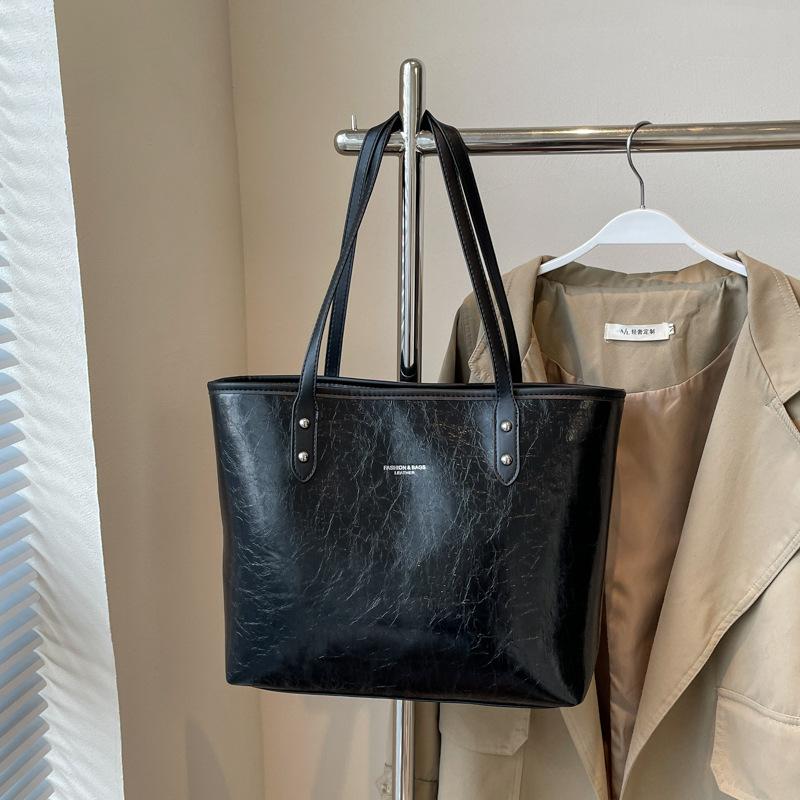 Простая и универсальная высококачественная женская сумка-тоут 2024 года, новая модная и вместительная сумка через плечо для студентов