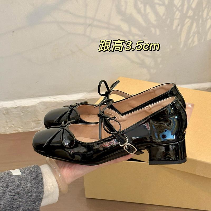Mary Jane shoes 2025 evening skirt single shoes women s bow new thick heel with red high-end square head French 35 серебряный
Mary Jane shoes 2025 evening skirt single shoes women s bow new thick heel with red high-end square head French 35 серебряный