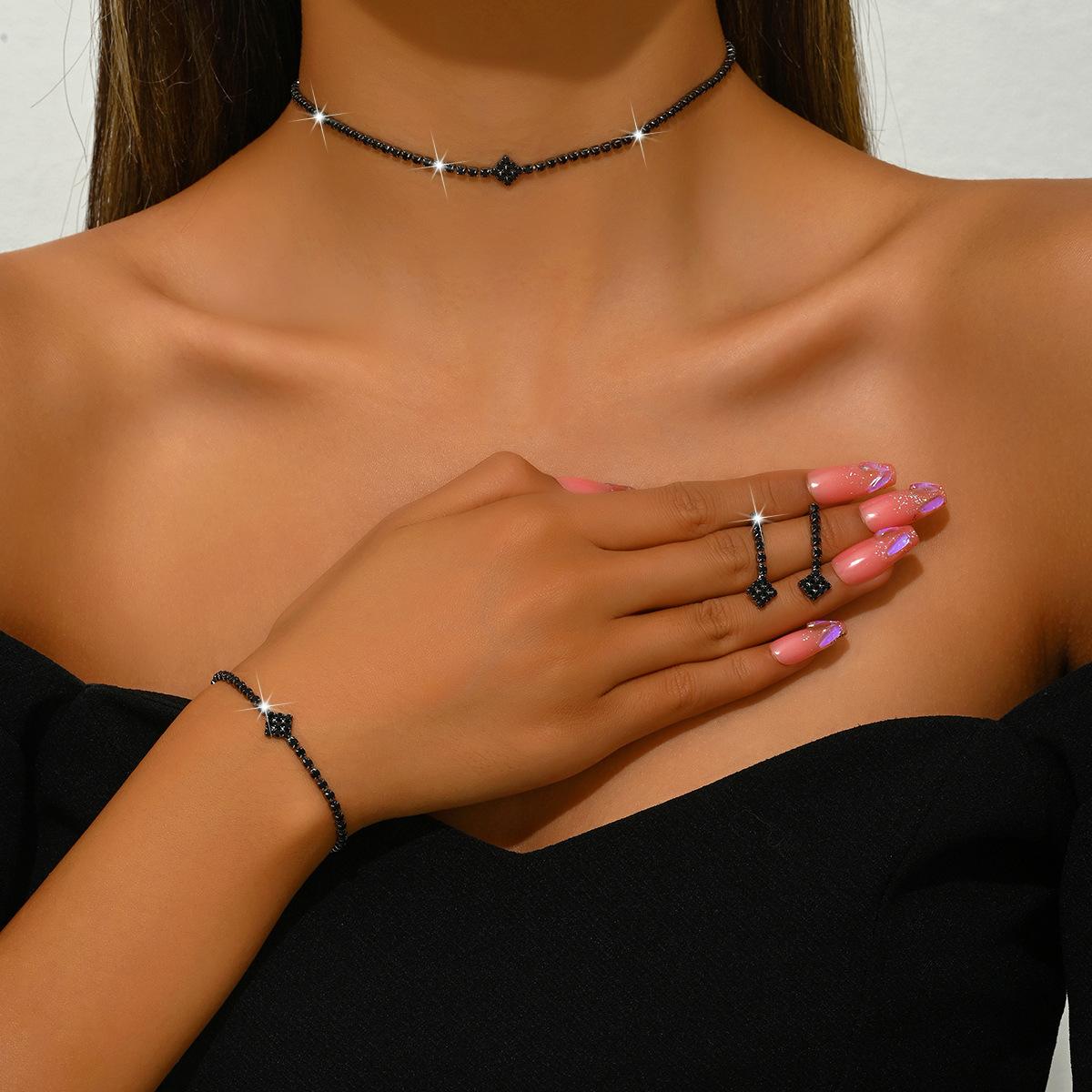 Личность и Высокое Чувство Универсальное Колье-Цепочка с Когтями Серьги-Пуссеты Браслет Набор из Трех Предметов
Личность и Высокое Чувство Универсальное Колье-Цепочка с Когтями Серьги-Пуссеты Браслет Набор из Трех Предметов