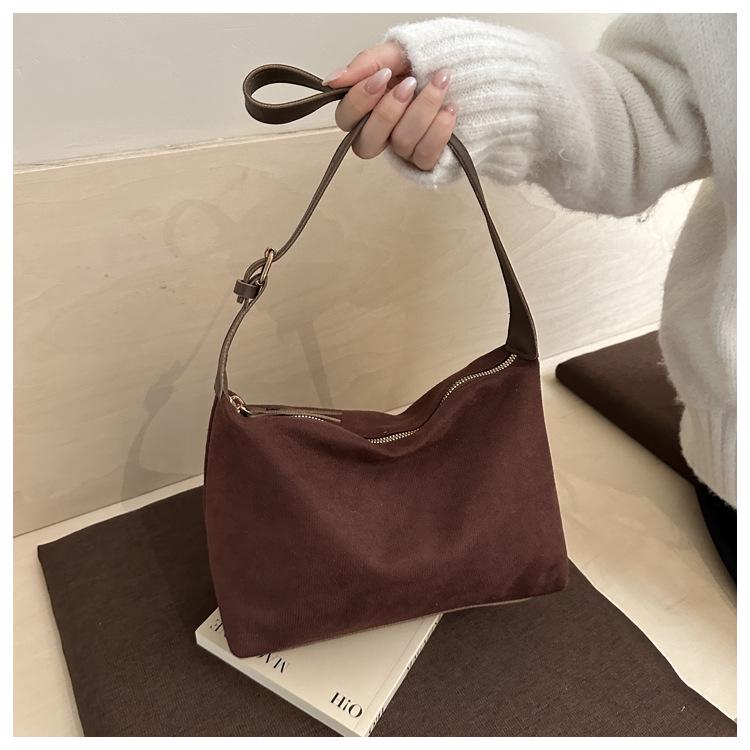 2025 Осень/Зима Корейская Ретро Замшевая Сумка Под Мышку и Через Плечо кофейный
2025 Осень/Зима Корейская Ретро Замшевая Сумка Под Мышку и Через Плечо кофейный