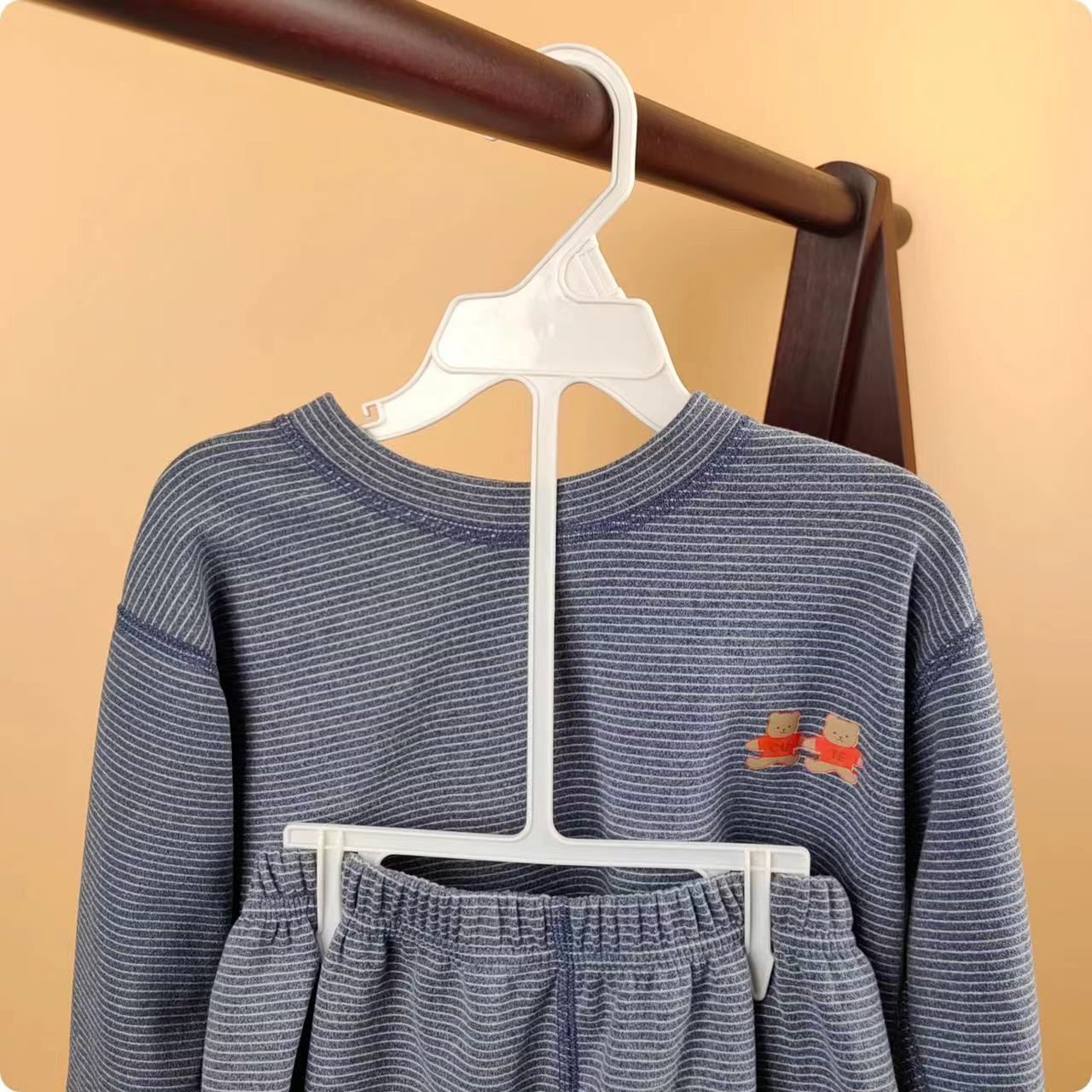 10 pcs Children s Plastic Suit Hanger Kids Baby Rompers Hangers Toddler Clothes Infant Boy s Girl s multi Tier Plastic Hanger
10 pcs Children s Plastic Suit Hanger Kids Baby Rompers Hangers Toddler Clothes Infant Boy s Girl s multi Tier Plastic Hanger