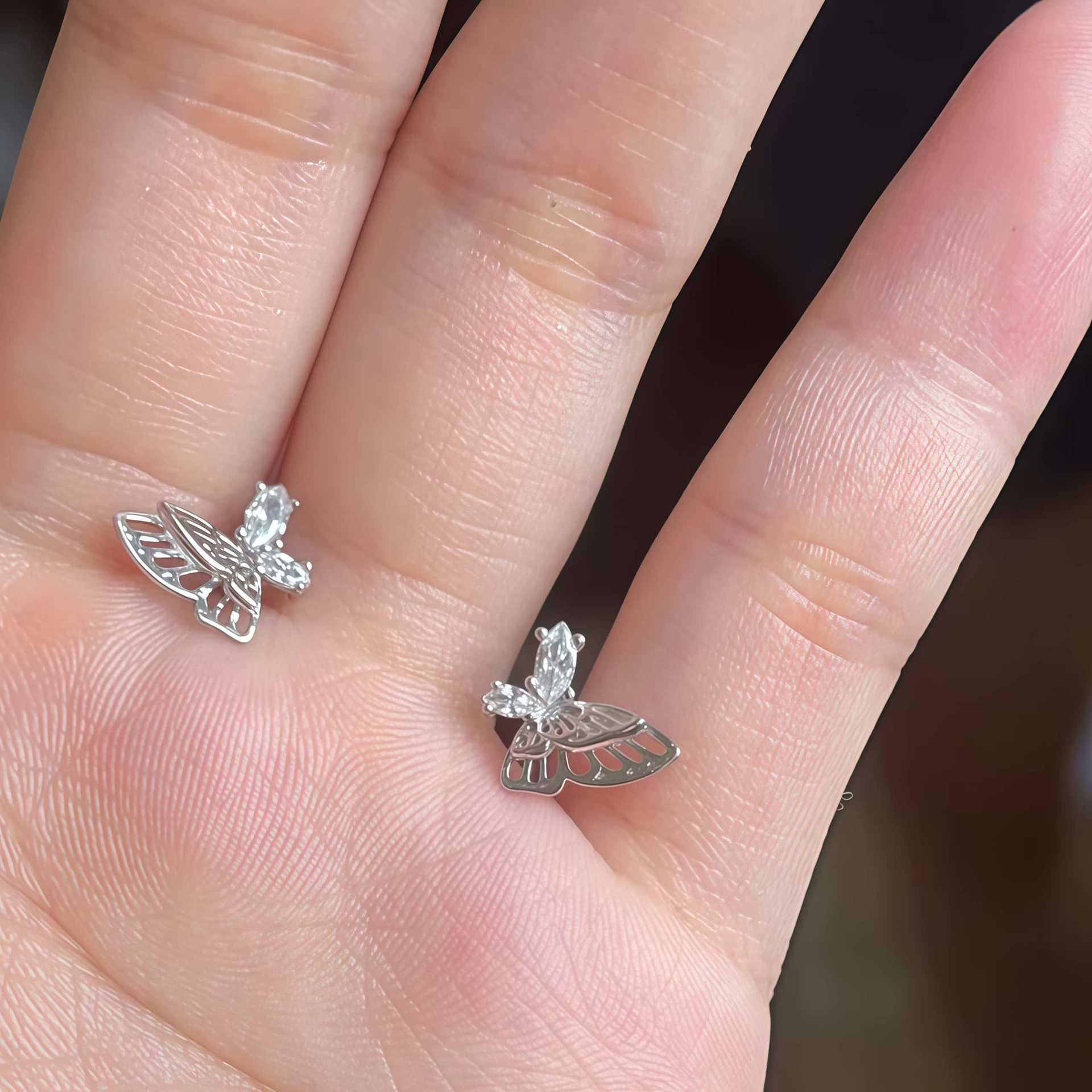 S925 Sterling Silver Zirconia Butterfly Stud Earrings - Elegant Korean Light Luxury Design S925 Silver
S925 Sterling Silver Zirconia Butterfly Stud Earrings - Elegant Korean Light Luxury Design S925 Silver