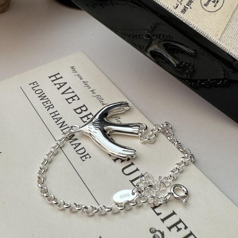 S925 Sterling Silver Niche Design Sense Retro Bird Bracelet Korean Version Korean Style Simple and Fashionable Hand Jewelry 925 silver
S925 Sterling Silver Niche Design Sense Retro Bird Bracelet Korean Version Korean Style Simple and Fashionable Hand Jewelry 925 silver