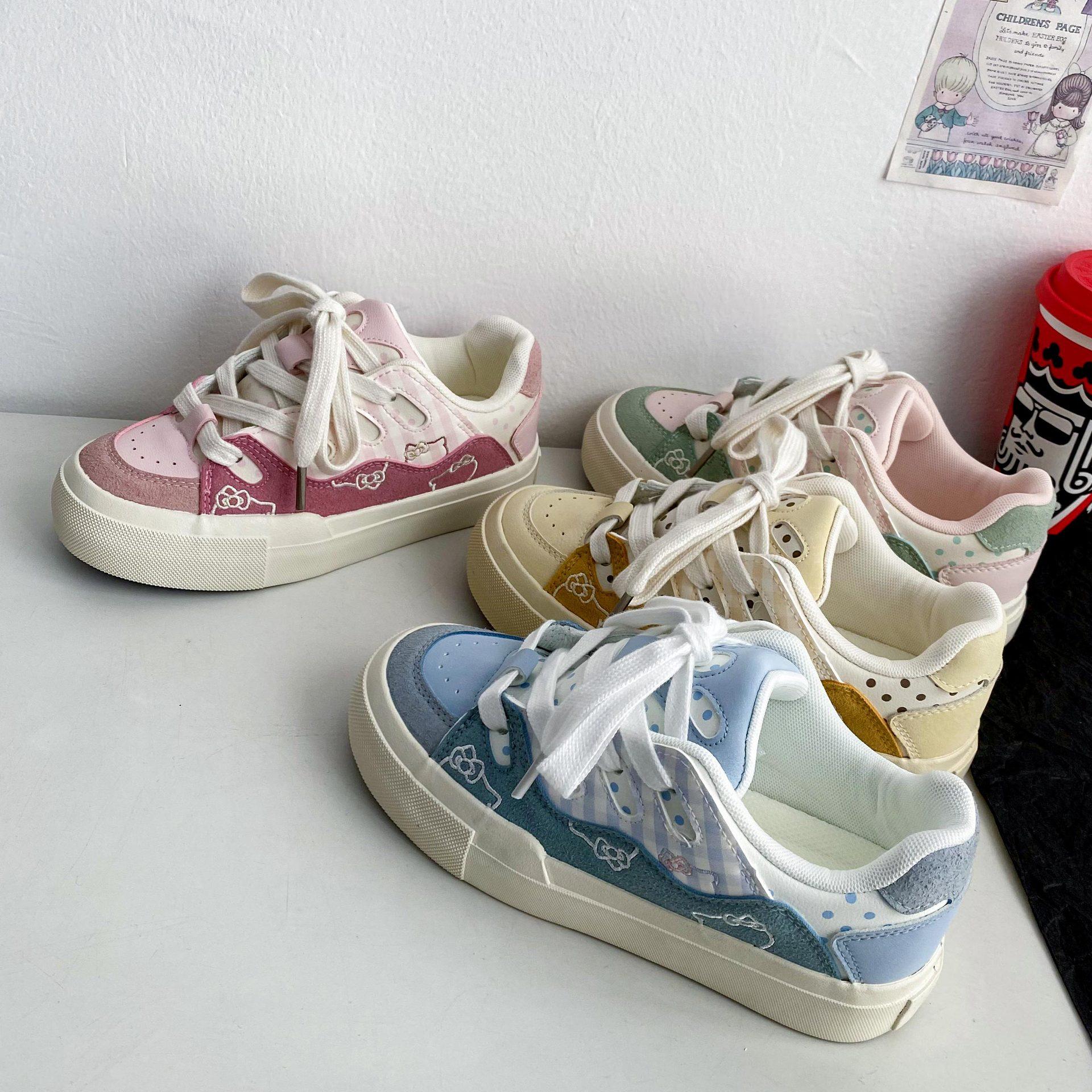 Spring new breathable color matching skateboard shoes ins student Korean version of white shoes women s trend bread shoes 6060 40
Spring new breathable color matching skateboard shoes ins student Korean version of white shoes women s trend bread shoes 6060 40