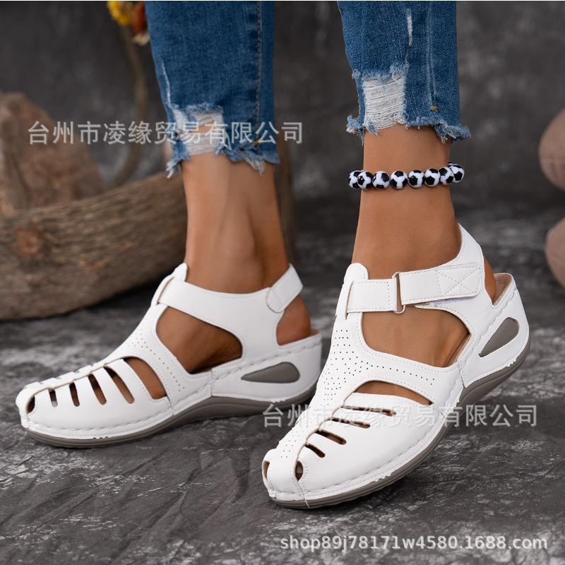 Cool slippers women s autumn and summer new comfortable wedge heel solid color large size round head hole sandals women 43 білий
Cool slippers women s autumn and summer new comfortable wedge heel solid color large size round head hole sandals women 43 білий