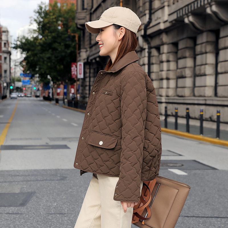 FASHION Xiaoxiangfeng пуховик женский короткий осень-зима новый бриллиантовый легкий белый утиный пух куртка с маленьким лацканом M розовый
FASHION Xiaoxiangfeng пуховик женский короткий осень-зима новый бриллиантовый легкий белый утиный пух куртка с маленьким лацканом M розовый