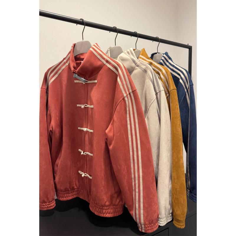 Чоловічий осінній костюм Тан: Куртка зі замші та вельвету зі стійкою та ґудзиками-жабками 2XL
Чоловічий осінній костюм Тан: Куртка зі замші та вельвету зі стійкою та ґудзиками-жабками 2XL