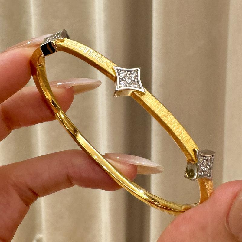 fashion light luxury bangles for men Star brushed square diamond bracelet for women s new in and women banquet jewelry gifts золотий
fashion light luxury bangles for men Star brushed square diamond bracelet for women s new in and women banquet jewelry gifts золотий