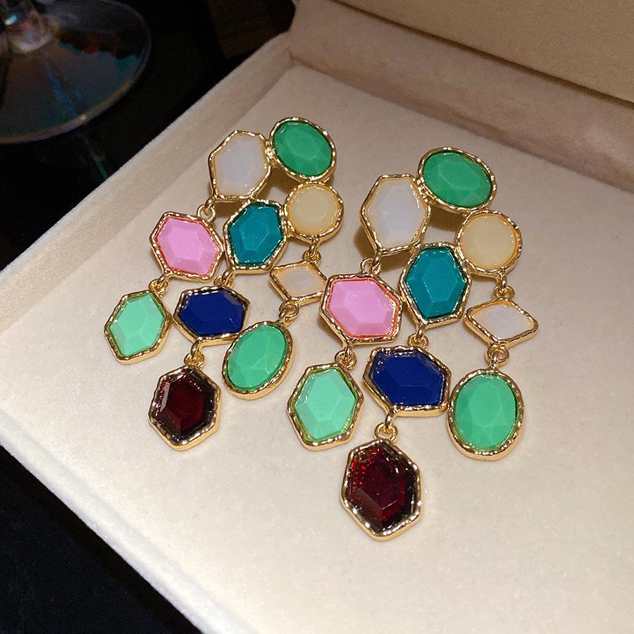Medieval vintage silver needle resin oval fringed earrings fashionable simple stud earrings light luxury high-end earrings
Medieval vintage silver needle resin oval fringed earrings fashionable simple stud earrings light luxury high-end earrings