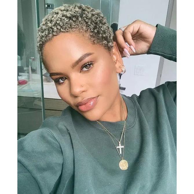 Синтетические вьющиеся парики для чернокожих женщин, черные, серые, 2 тона, прически для женщин, короткий вьющийся парик с стрижкой пикси 1119
Синтетические вьющиеся парики для чернокожих женщин, черные, серые, 2 тона, прически для женщин, короткий вьющийся парик с стрижкой пикси 1119