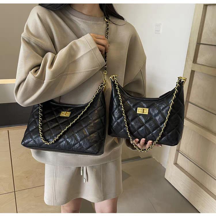 Underarm Style Pleated Bag Women s Korean Fashionable Diamond-grid Shoulder With A High-end Feeling 30x9x22 Large чорний
Underarm Style Pleated Bag Women s Korean Fashionable Diamond-grid Shoulder With A High-end Feeling 30x9x22 Large чорний